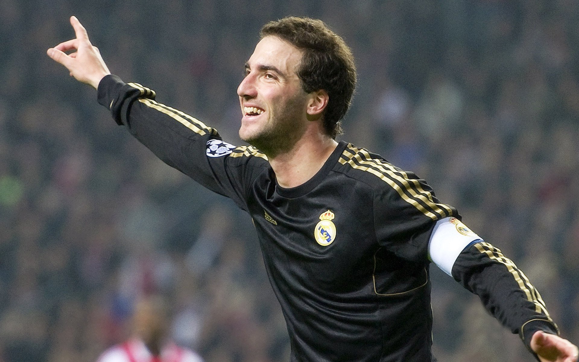 C罗重返赛场,败北首场状态出色,DWG观众沸腾!上演精彩一战