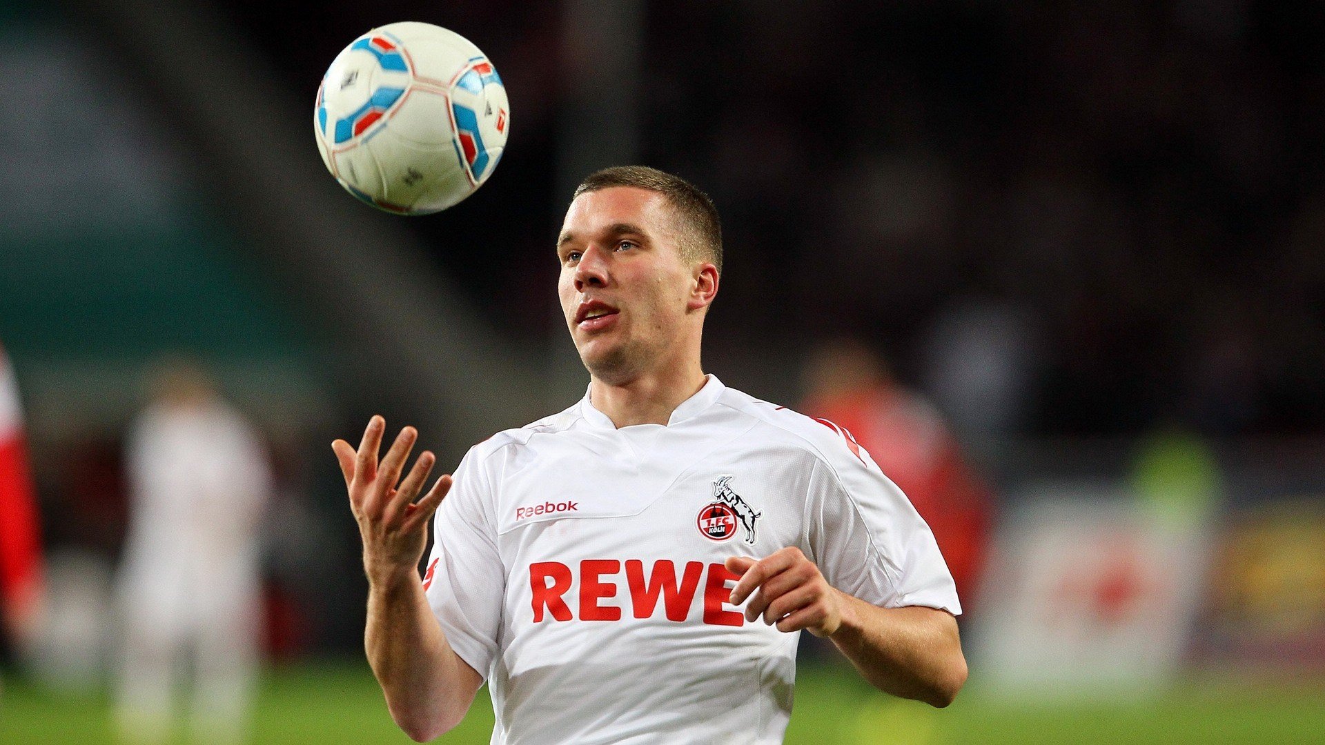 C罗重返赛场,败北首场状态出色,DWG观众沸腾!上演精彩一战